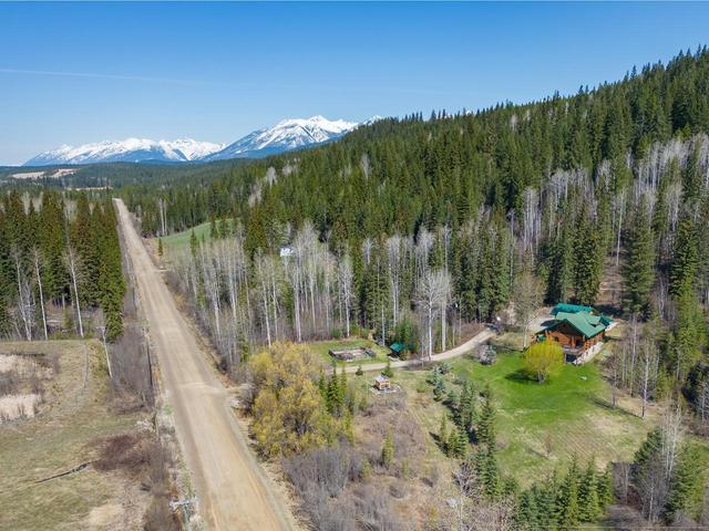 2604 Big Bend Highway, House detached with 3 bedrooms, 3 bathrooms and null parking in Columbia Shuswap A BC | Image 36
