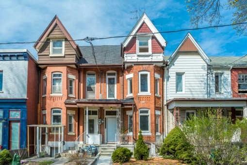 36 Robert St, House semidetached with 4 bedrooms, 3 bathrooms and null parking in Toronto ON | Image 1