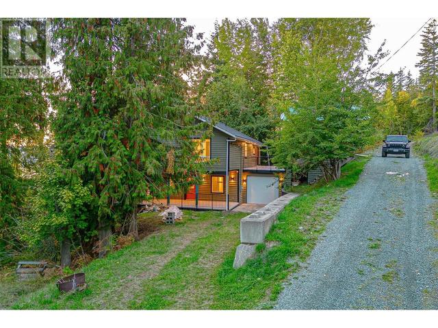 7418 Crowfoot Drive, House detached with 4 bedrooms, 3 bathrooms and null parking in Columbia Shuswap F BC | Image 39
