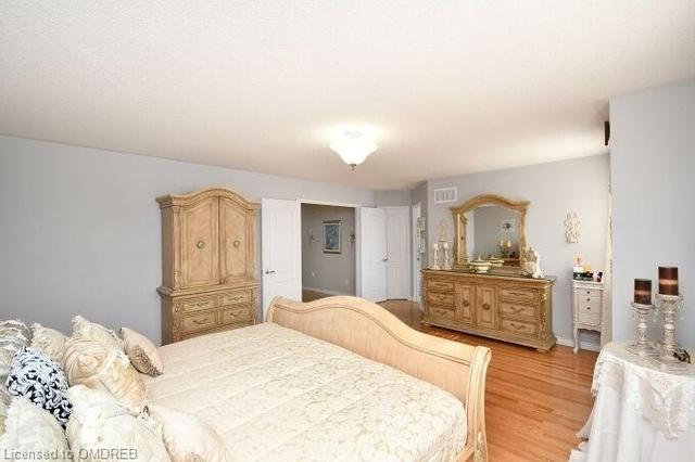 7 Vintage Gate, House detached with 4 bedrooms, 5 bathrooms and 6 parking in Brampton ON | Image 9