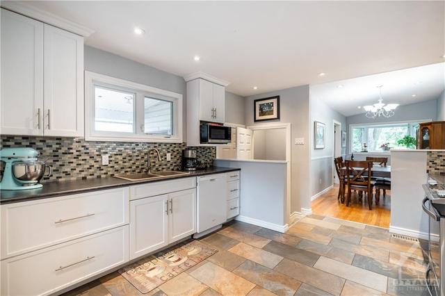 9 Quinpool Crescent, House detached with 4 bedrooms, 2 bathrooms and 3 parking in Ottawa ON | Image 9
