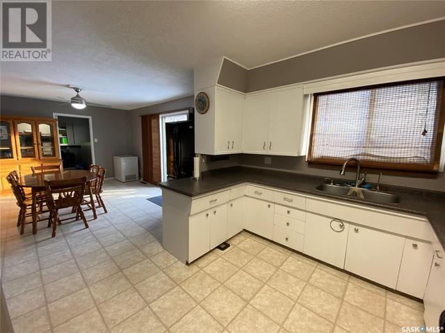 708 M Avenue, House detached with 4 bedrooms, 3 bathrooms and null parking in Perdue SK | Image 5
