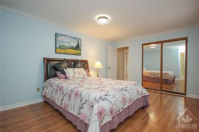 51 Dunham Street, House detached with 3 bedrooms, 3 bathrooms and 6 parking in Ottawa ON | Image 13