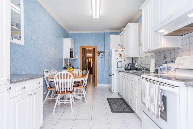 37 Montrose Ave, House semidetached with 3 bedrooms, 2 bathrooms and 1 parking in Toronto ON | Image 6