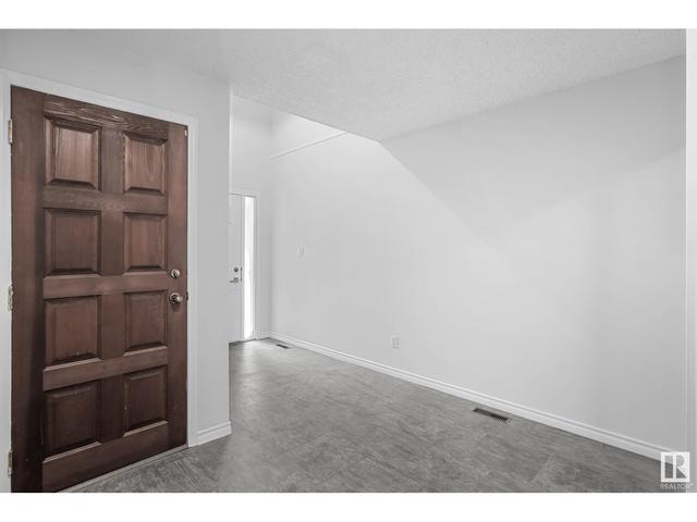 3044 108 St Nw, House attached with 3 bedrooms, 2 bathrooms and 4 parking in Edmonton AB | Image 4