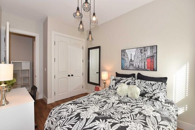 101 - 30 Hayden St, Condo with 1 bedrooms, 1 bathrooms and 0 parking in Toronto ON | Image 11