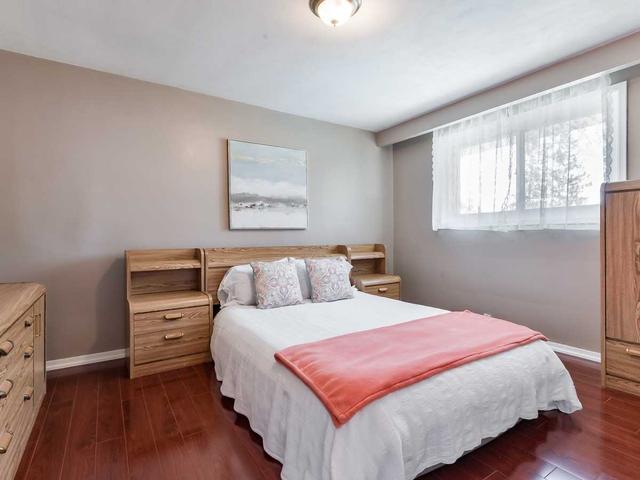 3 Cushendun Rd, House detached with 3 bedrooms, 2 bathrooms and 3 parking in Toronto ON | Image 15