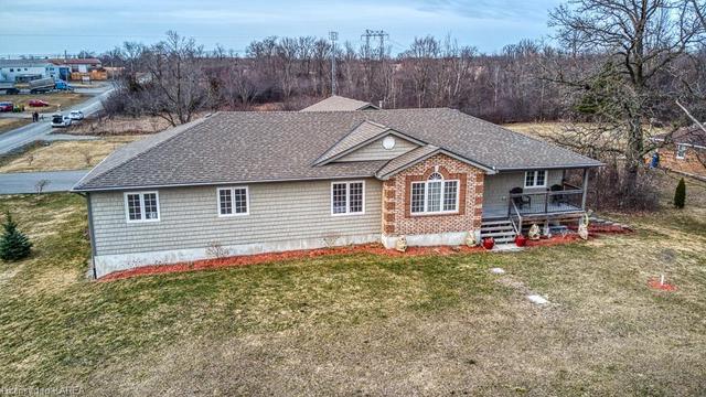 2924 Frontenac Road, Home with 2 bedrooms, 3 bathrooms and null parking in South Frontenac ON | Image 1