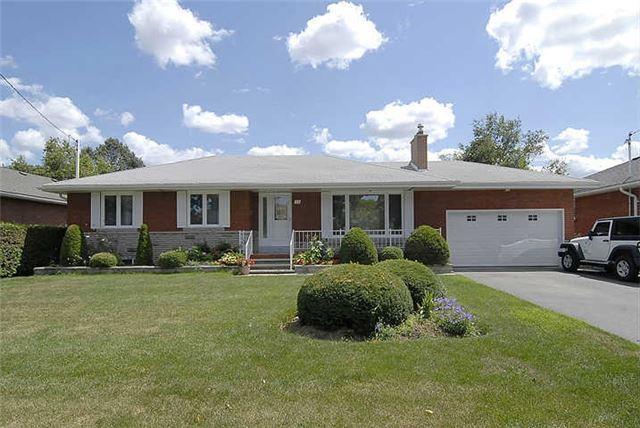 17 Farmcrest Dr, House detached with 3 bedrooms, 2 bathrooms and 6 parking in Toronto ON | Image 1