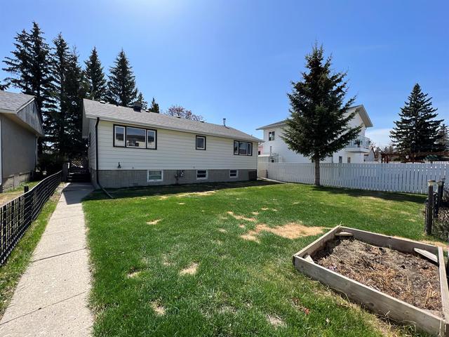 4018 47 Street, House detached with 3 bedrooms, 1 bathrooms and 1 parking in Red Deer AB | Image 5