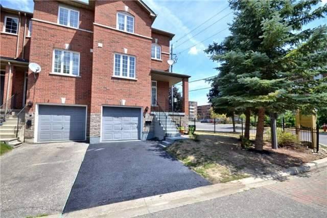 01 - 120 Railroad St, House attached with 3 bedrooms, 2 bathrooms and 1 parking in Brampton ON | Image 2