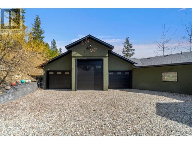 2711 Sun Ridge Place, House detached with 3 bedrooms, 3 bathrooms and 4 parking in Columbia Shuswap C BC | Image 41