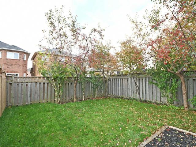 811 Avocado Cres, House attached with 3 bedrooms, 3 bathrooms and 3 parking in Mississauga ON | Image 22