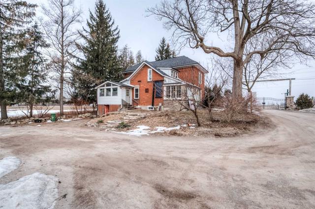 1050 Highway 5 W, House detached with 4 bedrooms, 3 bathrooms and 10 parking in Hamilton ON | Image 37