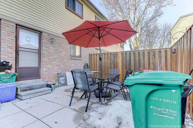 54 Mcmullen Cres, Townhouse with 3 bedrooms, 3 bathrooms and 2 parking in Brampton ON | Image 14