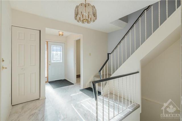 102 - 3205 Uplands Drive, Townhouse with 3 bedrooms, 3 bathrooms and 2 parking in Ottawa ON | Image 5