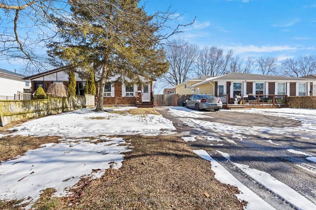 6880 Waters Ave, House semidetached with 3 bedrooms, 1 bathrooms and 2 parking in Niagara Falls ON | Image 12