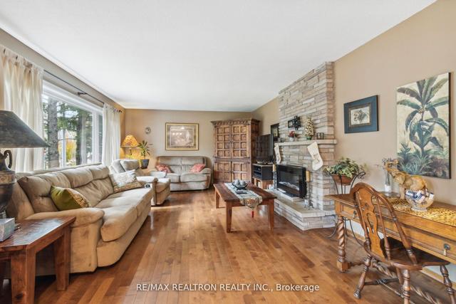 31 Park Cres, House detached with 4 bedrooms, 3 bathrooms and 6 parking in Richmond Hill ON | Image 12