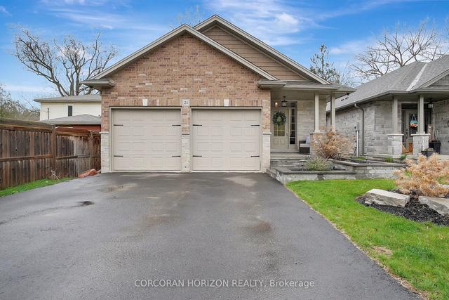 21 Hampton St, House detached with 2 bedrooms, 3 bathrooms and 4 parking in Brant ON | Image 1