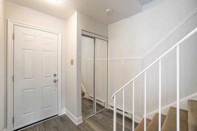 14 Hero Sq, House detached with 3 bedrooms, 1 bathrooms and 2 parking in Brampton ON | Image 23