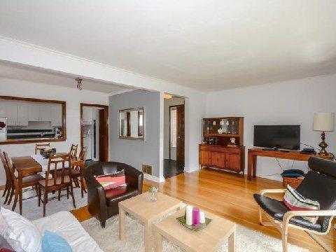 8 Tunbridge Cres, House detached with 3 bedrooms, 2 bathrooms and 4 parking in Toronto ON | Image 5