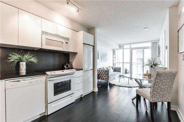 1810 - 15 Iceboat Terr, Condo with 1 bedrooms, 1 bathrooms and null parking in Toronto ON | Image 5