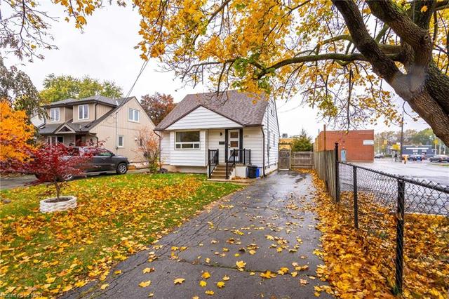 271 Glassco Avenue N, House detached with 3 bedrooms, 2 bathrooms and 2 parking in Hamilton ON | Image 1