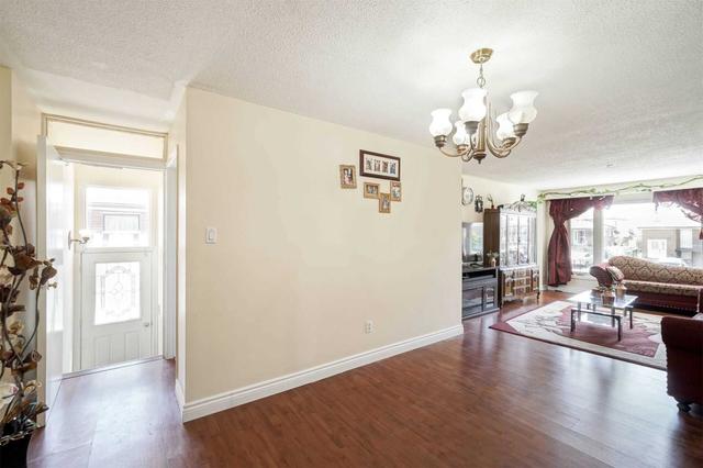 3084 Mallbridge Cres, House semidetached with 3 bedrooms, 3 bathrooms and 4 parking in Mississauga ON | Image 8