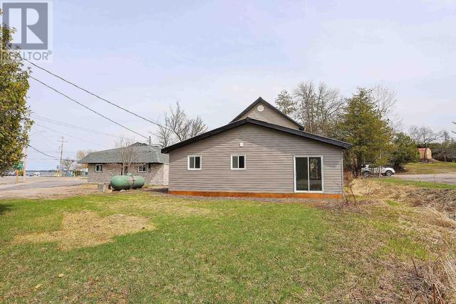 1206 Gore St, House detached with 4 bedrooms, 1 bathrooms and null parking in St. Joseph ON | Image 6