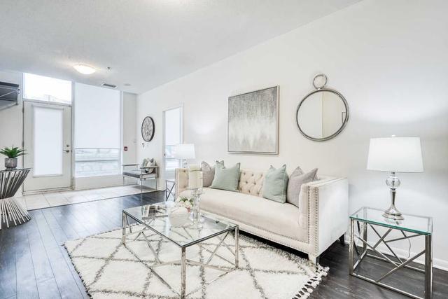th103 - 96 St Patrick St, Condo with 1 bedrooms, 1 bathrooms and 0 parking in Toronto ON | Image 2