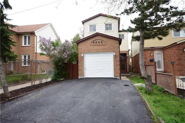 4044 Teakwood Dr, House detached with 3 bedrooms, 2 bathrooms and 2 parking in Mississauga ON | Image 1