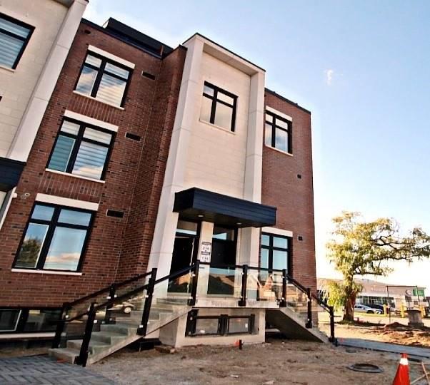 216 - 9560 Islington Ave, Townhouse with 2 bedrooms, 3 bathrooms and 1 parking in Vaughan ON | Image 1