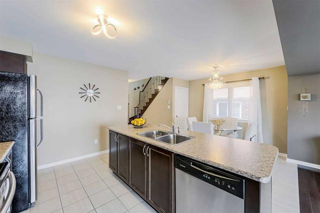 44 Napoleon Cres, House attached with 3 bedrooms, 3 bathrooms and 4 parking in Brampton ON | Image 4
