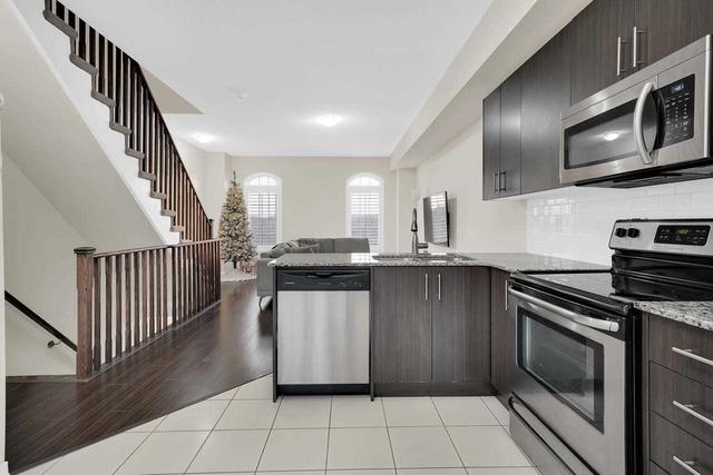 1371 Salem Rd N, House attached with 3 bedrooms, 3 bathrooms and 3 parking in Ajax ON | Image 3
