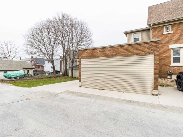 22 Dellroy Ave, House detached with 5 bedrooms, 2 bathrooms and 7 parking in Kitchener ON | Image 35