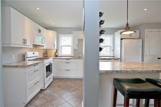 104 Park Dr, House detached with 2 bedrooms, 1 bathrooms and 8 parking in Whitchurch Stouffville ON | Image 5