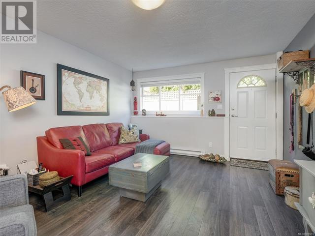 2719 Asquith St, House attached with 2 bedrooms, 1 bathrooms and 1 parking in Victoria BC | Image 4