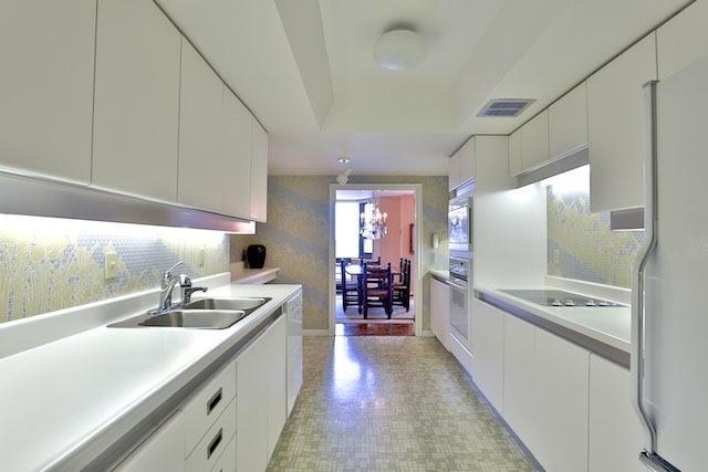1001 - 1166 Bay St, Condo with 2 bedrooms, 2 bathrooms and 1 parking in Toronto ON | Image 12