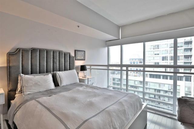 Lph15 - 21 Nelson St, Condo with 1 bedrooms, 2 bathrooms and 2 parking in Toronto ON | Image 11