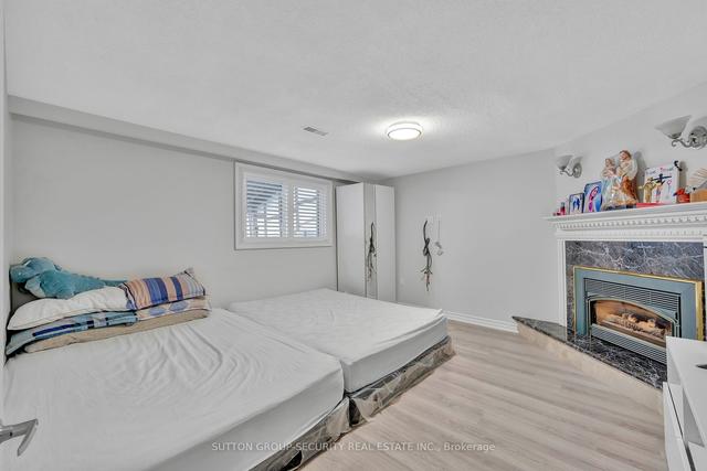 279 Maple Leaf Dr, House detached with 3 bedrooms, 3 bathrooms and 5 parking in Toronto ON | Image 19