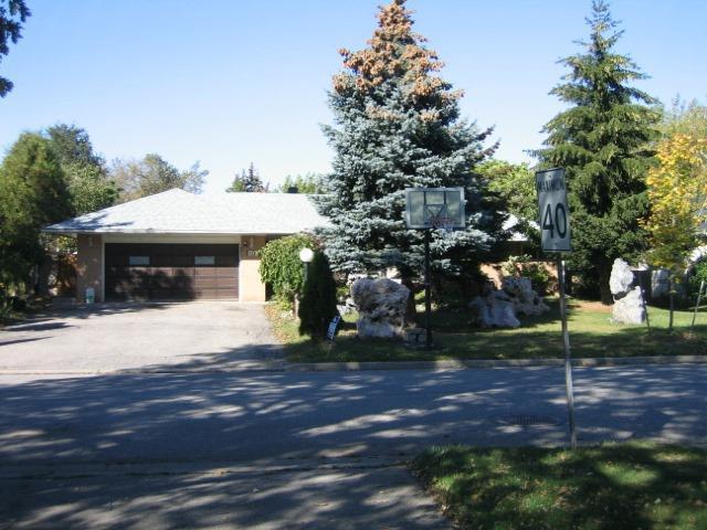 104 Southview Dr, House detached with 4 bedrooms, 2 bathrooms and 8 parking in Vaughan ON | Image 2