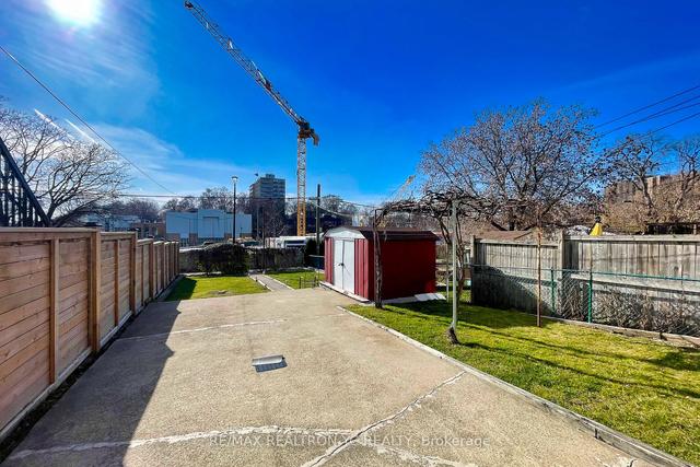 580 Northcliffe Blvd, House detached with 2 bedrooms, 2 bathrooms and 1 parking in Toronto ON | Image 24