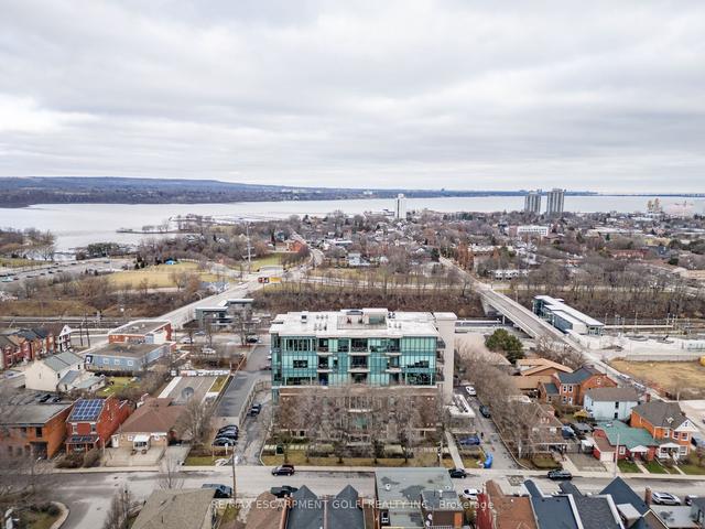103 - 50 Murray St W, Condo with 2 bedrooms, 1 bathrooms and 1 parking in Hamilton ON | Image 12