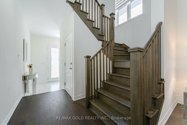 9 Haydrop Rd, House detached with 4 bedrooms, 4 bathrooms and 3 parking in Brampton ON | Image 3