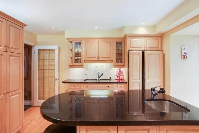 13 Fernside Crt, House detached with 4 bedrooms, 4 bathrooms and 4 parking in Toronto ON | Image 6