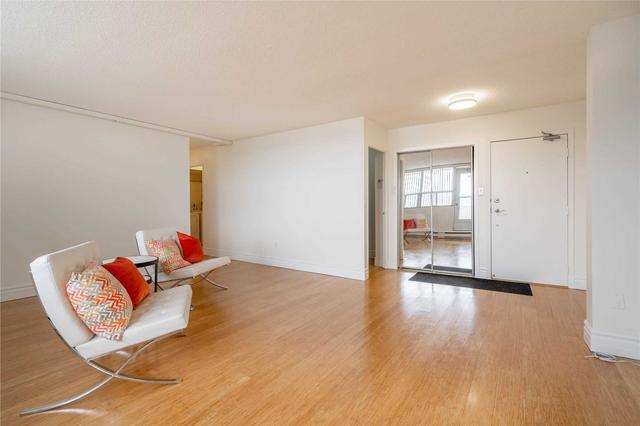 612 - 700 Dynes Rd, Condo with 3 bedrooms, 2 bathrooms and 1 parking in Burlington ON | Image 2