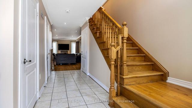 25 Oakmeadow Dr, House detached with 3 bedrooms, 3 bathrooms and 3 parking in Brampton ON | Image 34