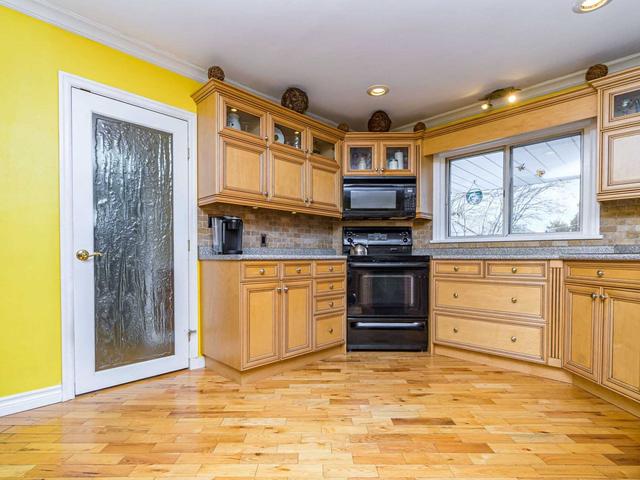 221 Lakeshore Rd, House detached with 3 bedrooms, 2 bathrooms and 6 parking in St. Catharines ON | Image 35
