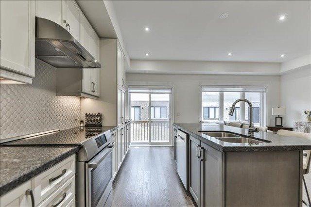 394 Wheat Boom Dr, House attached with 3 bedrooms, 4 bathrooms and 1 parking in Oakville ON | Image 4
