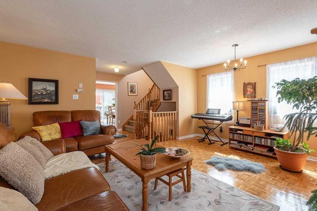40 Springside Way, Townhouse with 3 bedrooms, 3 bathrooms and 2 parking in Toronto ON | Image 6